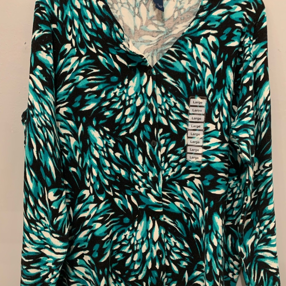 Ladies sweater new without tags.